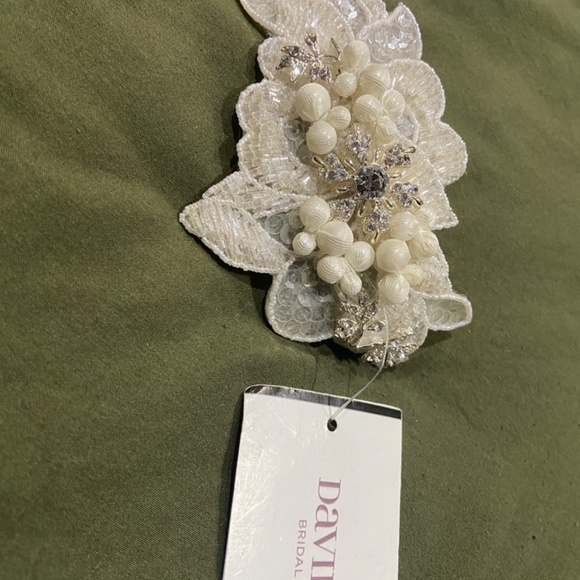 David’s Bridal Hair Clip - Picture 2 of 3